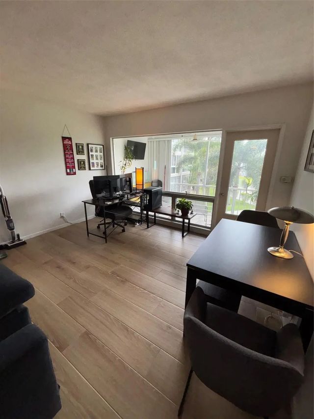 4 of 27 - 900 Sw 12th Street #202, Fort Lauderdale, FL