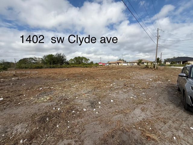 1402 Clyde Avenue S, Lehigh Acres