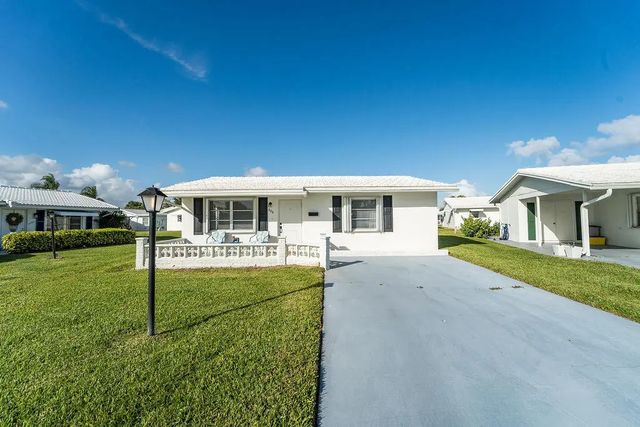 2 of 22 - 688 Sw Lake Court, Boynton Beach, FL