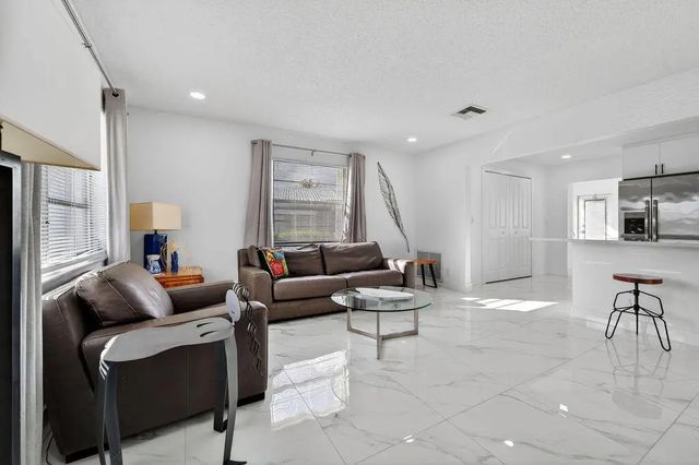 4 of 22 - 688 Sw Lake Court, Boynton Beach, FL