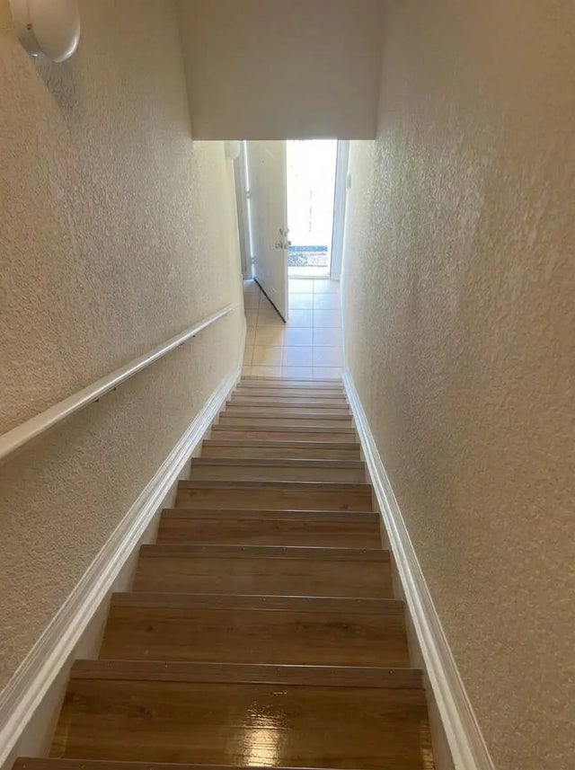 Photo of Listing #R11170037