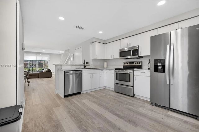 4 of 71 - 1594 Barcelona Way #5-18, Weston, FL