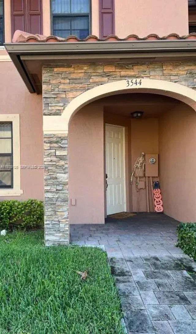 3544 W 88th Terrace, Hialeah