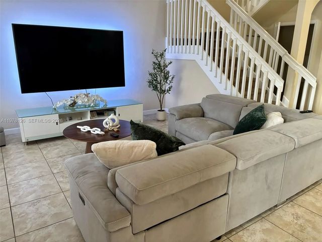 2 of 7 - 3544 W 88th Terrace, Hialeah, FL