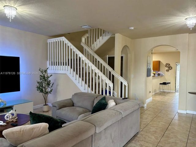 4 of 7 - 3544 W 88th Terrace, Hialeah, FL
