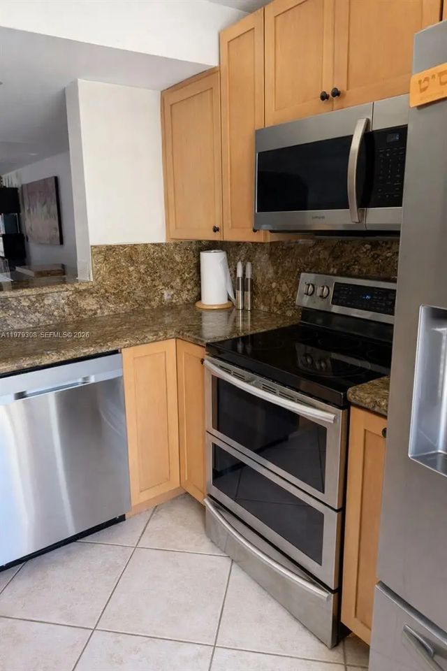 4 of 27 - 2661 Ne 164th Street #40, North Miami Beach, FL
