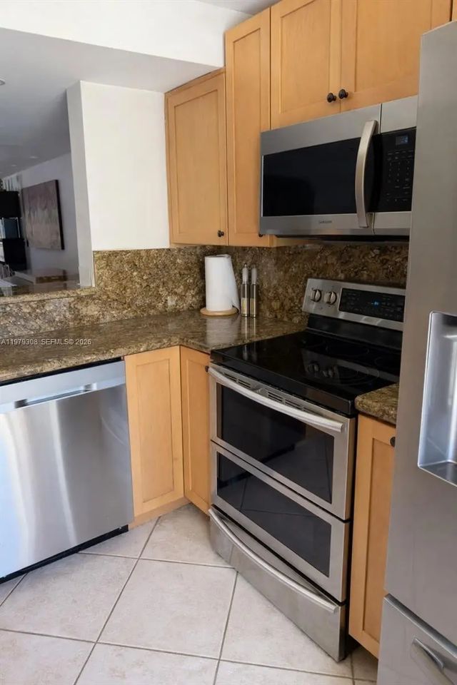5 of 27 - 2661 Ne 164th Street #40, North Miami Beach, FL