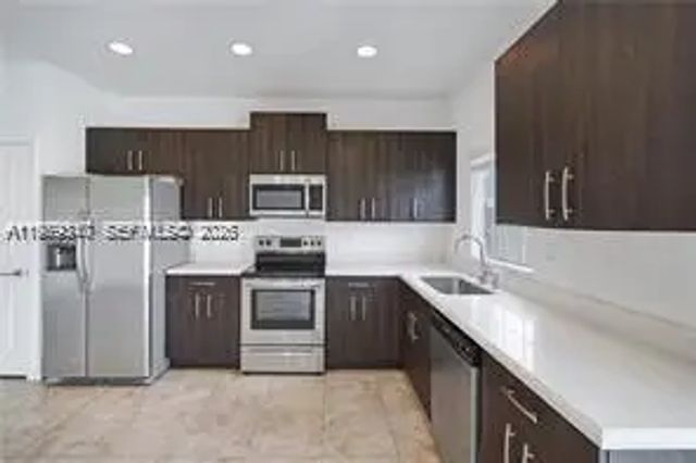 2 of 17 - 1121 Nw 41st Lane, Lauderhill, FL