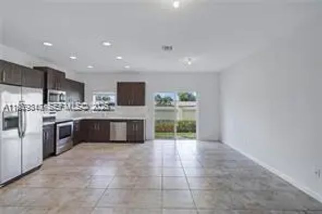 5 of 17 - 1121 Nw 41st Lane, Lauderhill, FL