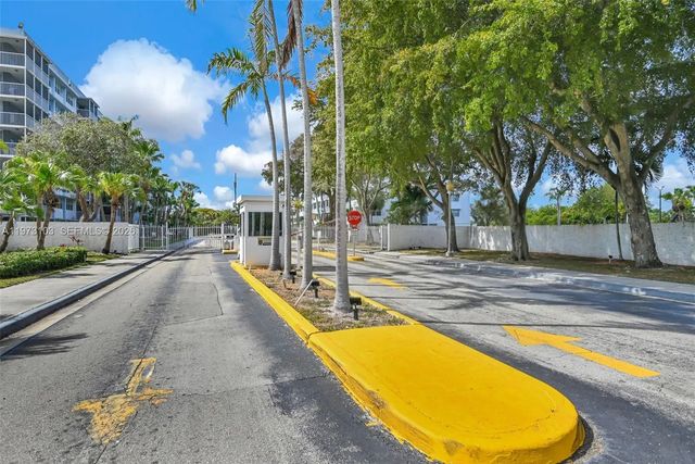 3 of 40 - 700 Nw 214th Street #321, Miami Gardens, FL