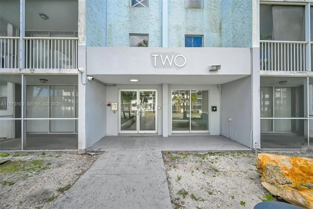 4 of 40 - 700 Nw 214th Street #321, Miami Gardens, FL