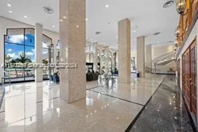 2 of 25 - 5601 Collins Avenue #505, Miami Beach, FL