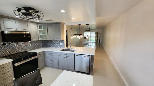 4 of 42 - 2403 Antigua Circle #l2, Coconut Creek, FL