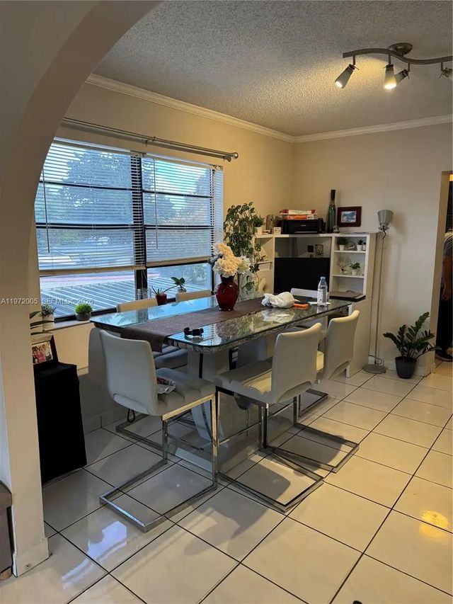 3 of 13 - 952 E 19th Street, Hialeah, FL