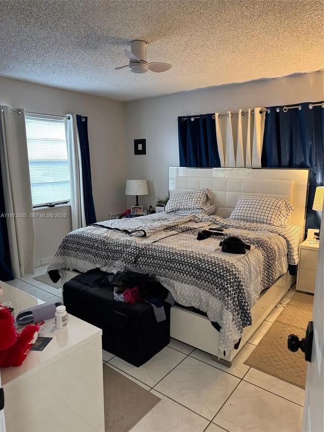 4 of 13 - 952 E 19th Street, Hialeah, FL