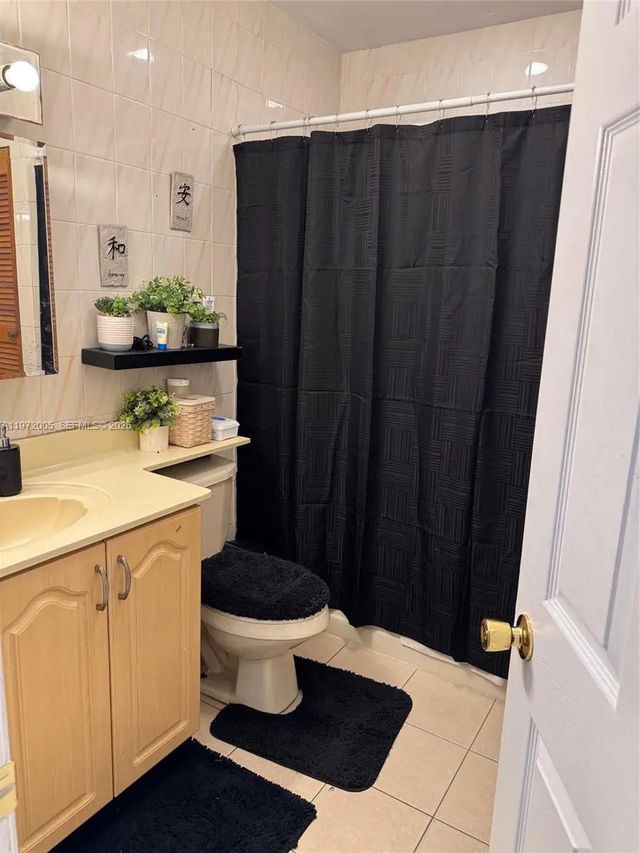 5 of 13 - 952 E 19th Street, Hialeah, FL