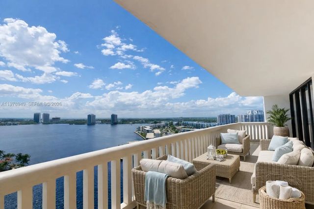 3 of 33 - 1000 Island Boulevard #1812, Aventura, FL