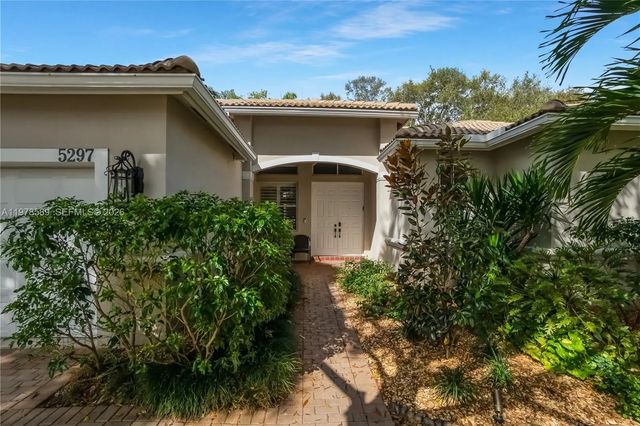 2 of 39 - 5297 Sw 34th Way, Hollywood, FL