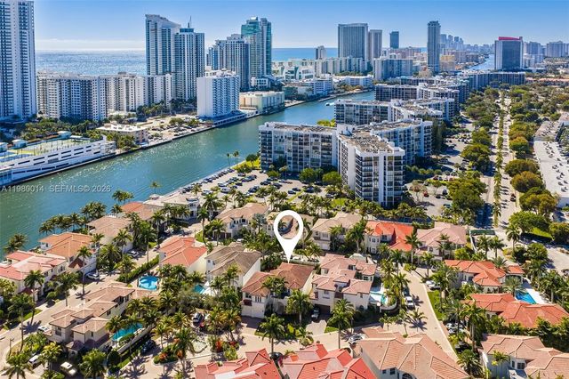 2 of 46 - 822 Meridian Lane, Hollywood, FL