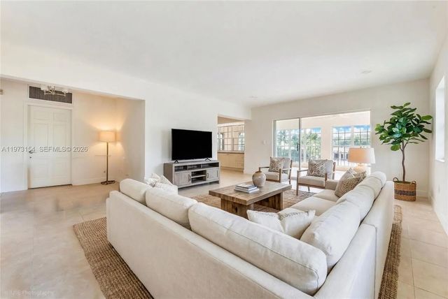 3 of 29 - 1265 S Alhambra Circle #b, Coral Gables, FL