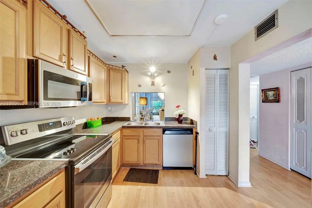3 of 28 - 3940 Inverrary Boulevard #303-a, Lauderhill, FL