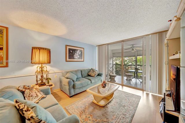 4 of 28 - 3940 Inverrary Boulevard #303-a, Lauderhill, FL