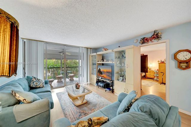 5 of 28 - 3940 Inverrary Boulevard #303-a, Lauderhill, FL
