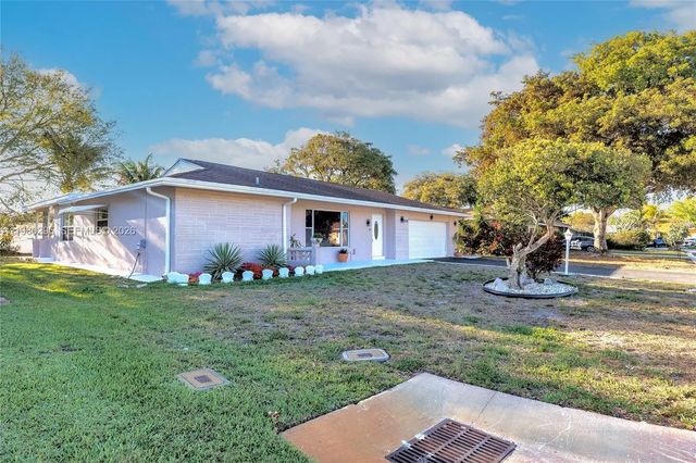 3 of 37 - 8209 Nw 91st Avenue, Tamarac, FL
