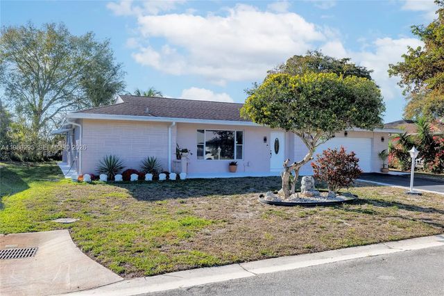 4 of 37 - 8209 Nw 91st Avenue, Tamarac, FL