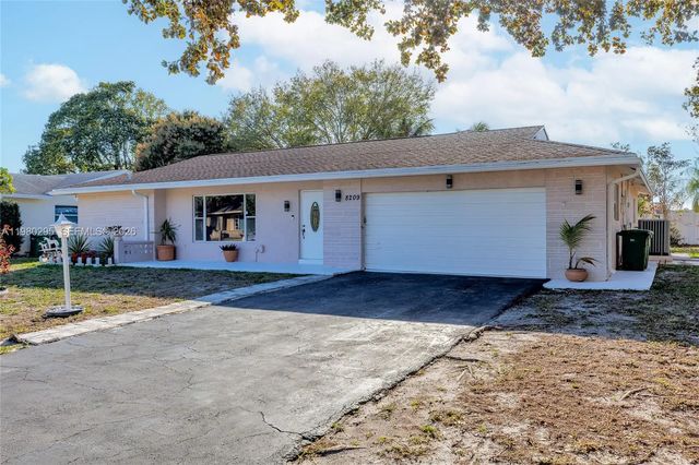 5 of 37 - 8209 Nw 91st Avenue, Tamarac, FL