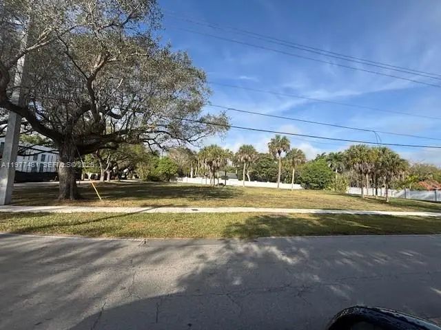 5 of 9 - 9506 Sw 57th Avenue, Pinecrest, FL