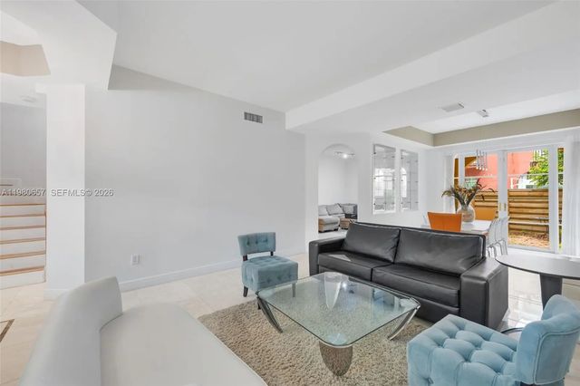 3 of 35 - 18450 Ne 30th Place, Aventura, FL
