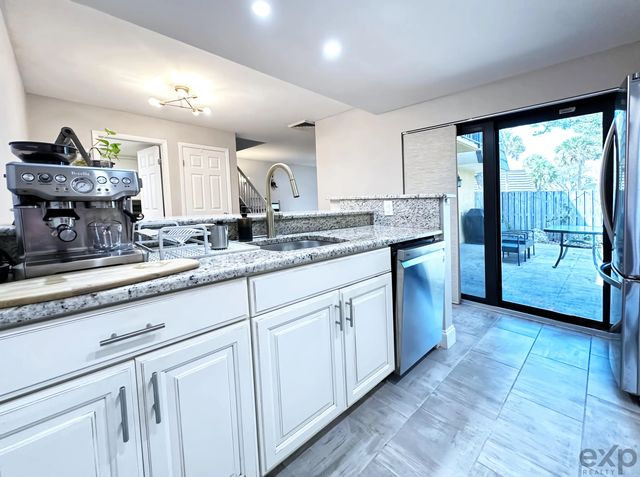 2 of 31 - 1008 10th Way, West Palm Beach, FL