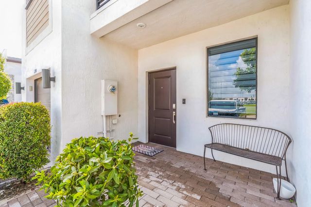 4 of 26 - 230 Ne 208th Terrace #230, North Miami Beach, FL