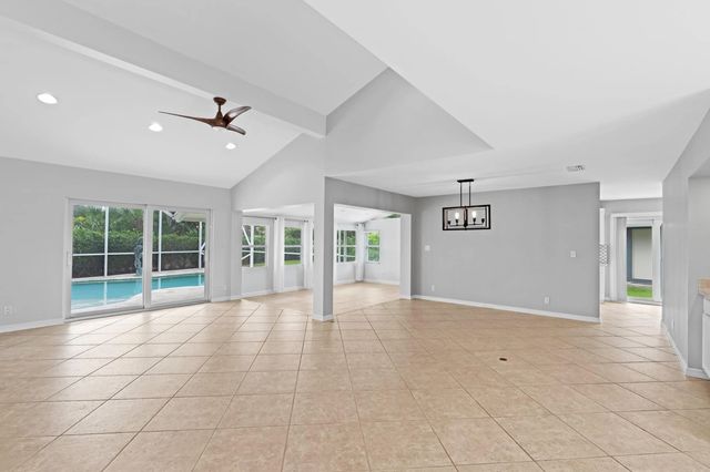 4 of 21 - 925 Foxpointe Circle, Delray Beach, FL
