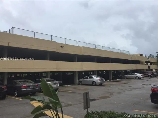2 of 25 - 17890 W Dixie Highway #106, North Miami Beach, FL
