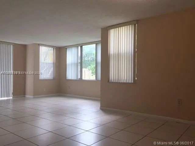 5 of 25 - 17890 W Dixie Highway #106, North Miami Beach, FL