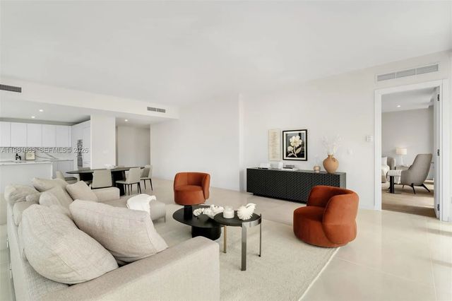 527 Orton Avenue #902, Fort Lauderdale