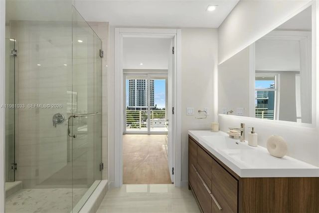 5 of 21 - 527 Orton Avenue #902, Fort Lauderdale, FL