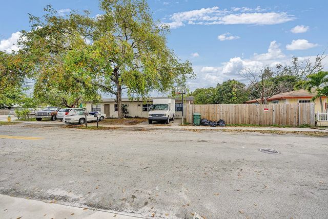 2 of 13 - 2100 Nw 27th Street, Oakland Park, FL