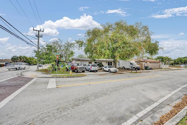 3 of 13 - 2100 Nw 27th Street, Oakland Park, FL