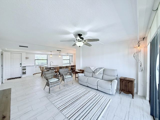 5 of 25 - 2424 N Federal Highway #407, Boynton Beach, FL