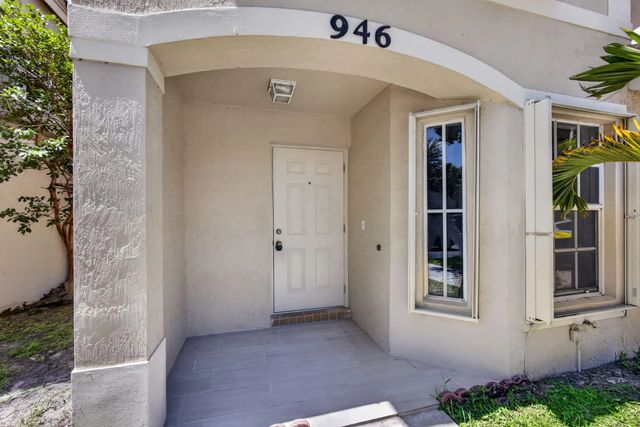 2 of 34 - 946 Summit Lake Drive, West Palm Beach, FL