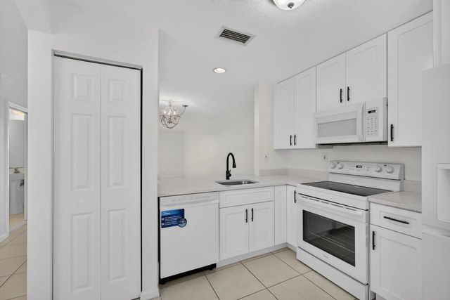 5 of 34 - 946 Summit Lake Drive, West Palm Beach, FL