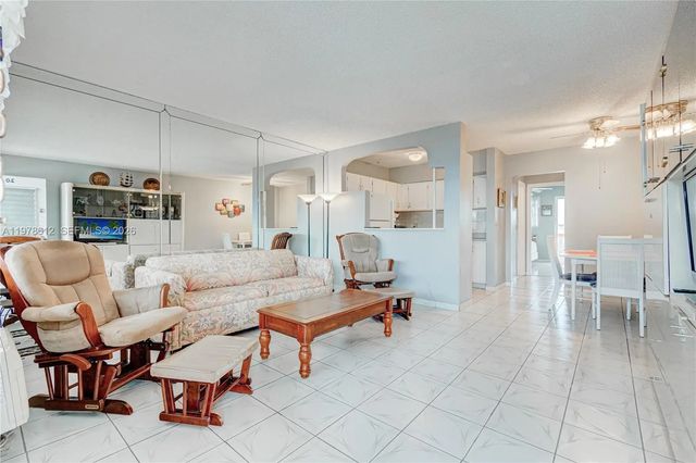 800 Sw 10th Terrace #20t, Hallandale Beach