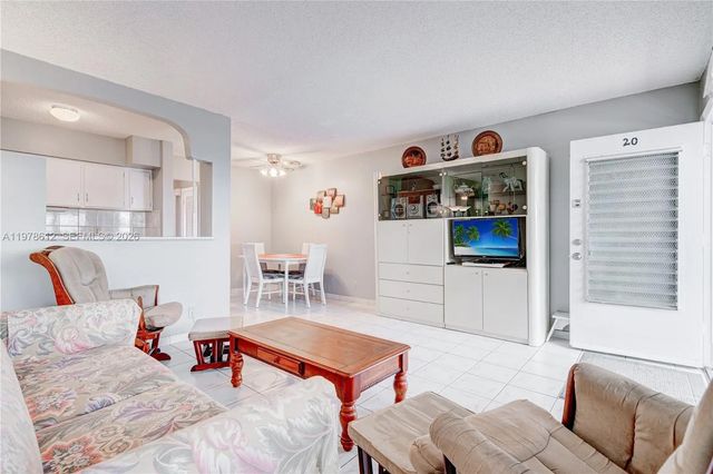3 of 25 - 800 Sw 10th Terrace #20t, Hallandale Beach, FL