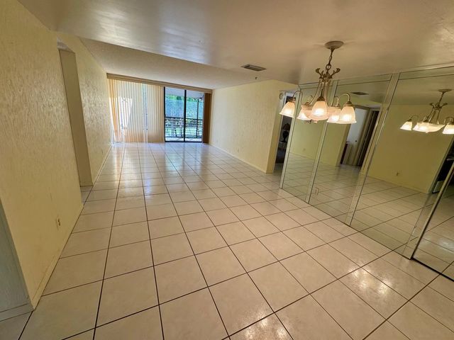4 of 24 - 8050 W Mcnab Road #320, Tamarac, FL