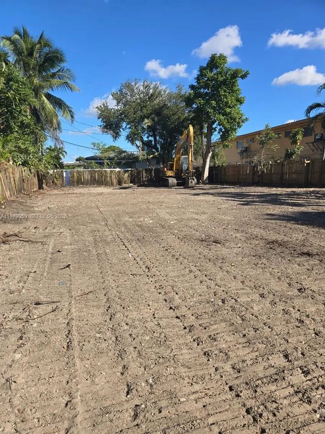 951 Nw 37th Avenue, Miami