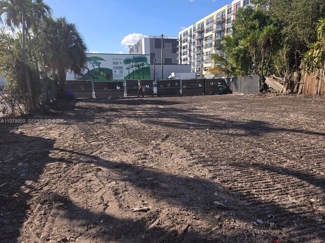 3 of 4 - 951 Nw 37th Avenue, Miami, FL