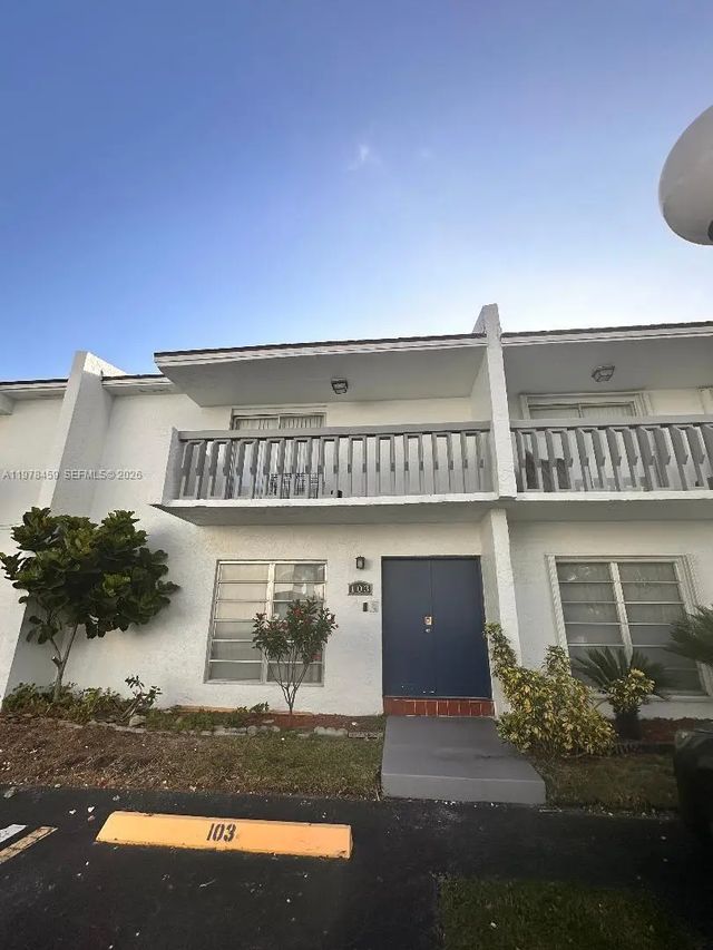 3 of 15 - 9400 Sw 170th Street #103, Palmetto Bay, FL
